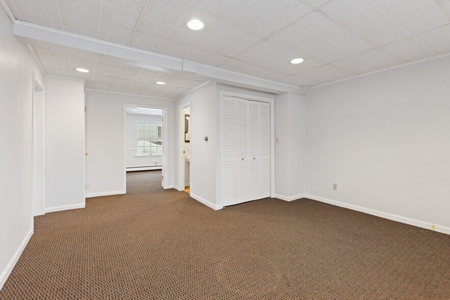 More Photos Of 5 Portland St, Yarmouth Storefront For Lease