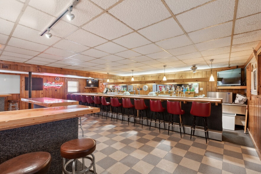 More Photos Of N11050 County Road A, Tomahawk Bar For Sale