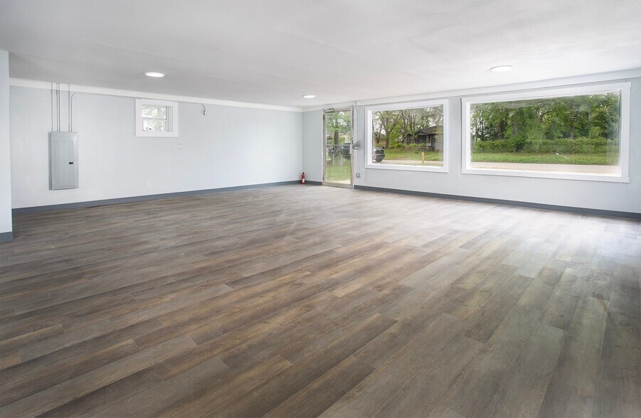 More Photos Of 2410 Angeline St, Kilgore Freestanding For Lease