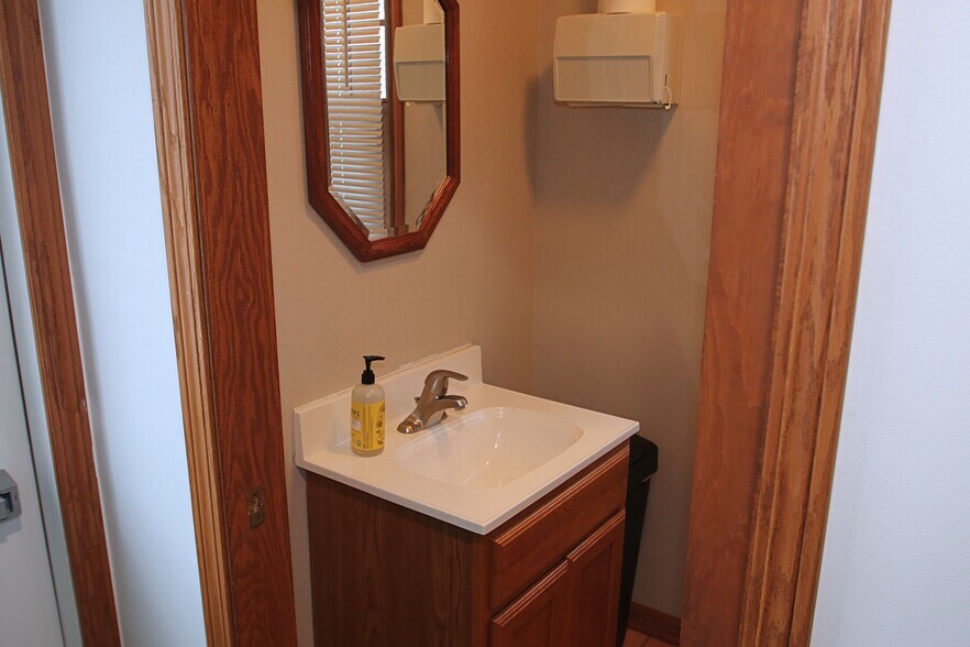 More Photos Of 34 W Grand Ave, Fox Lake Loft Creative Space For Lease