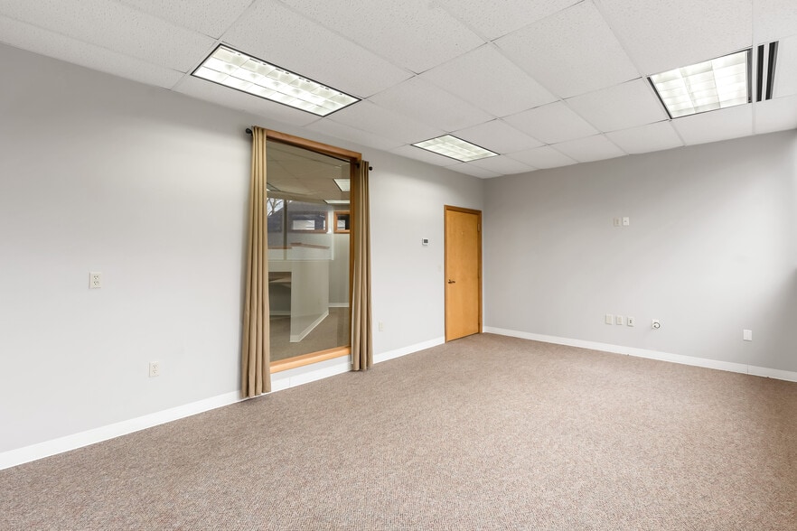 More Photos Of 72 Queen St, Southington Office For Lease