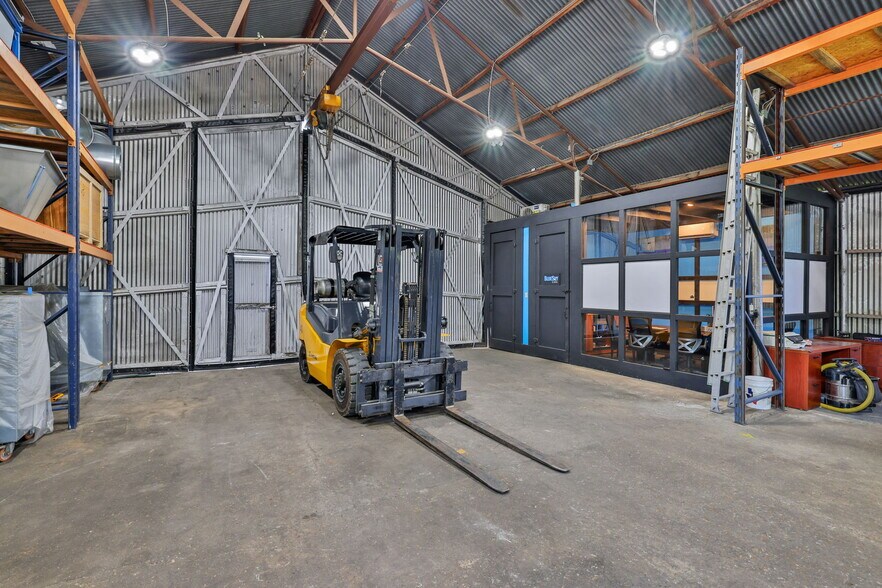 More Photos Of 817 E Main St, Tomball Warehouse For Sale