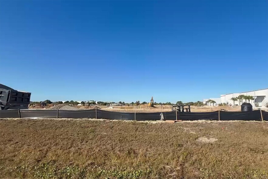 More Photos Of 8411-8419 Duffie Dr, Punta Gorda Industrial For Sale