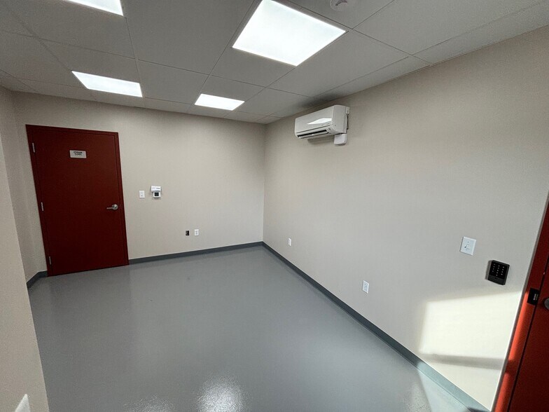 More Photos Of 132 Dingens St, Buffalo Flex For Sale