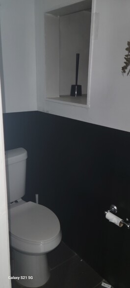 More Photos Of 65 Scholes St, Brooklyn Storefront Retail Residential For Lease