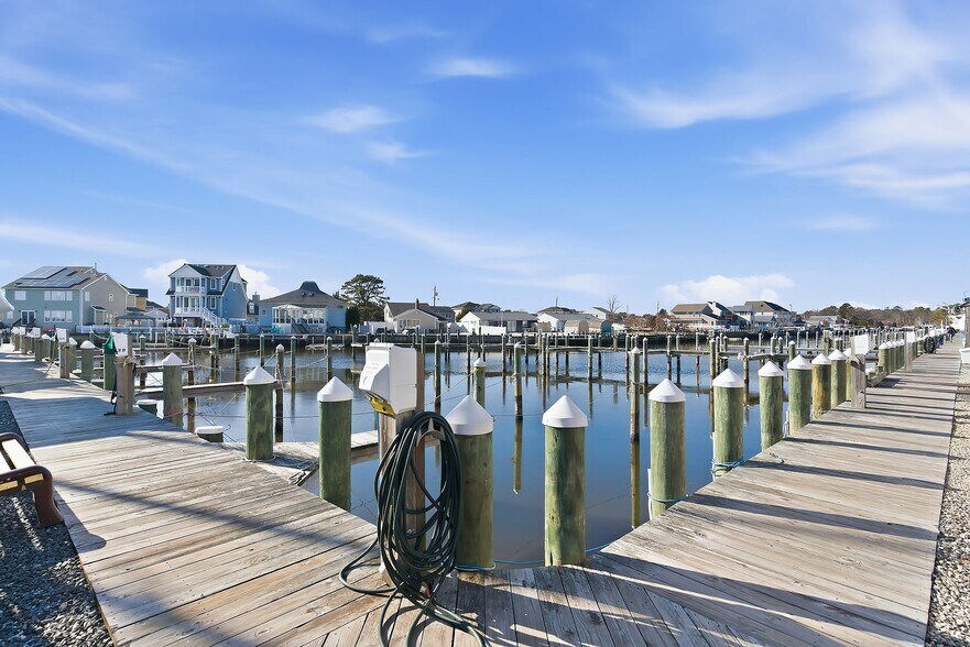 More Photos Of 100 Harbor Inn Rd, Bayville Shipyard For Sale