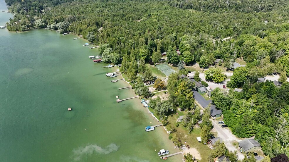 More Photos Of 18730 Fireside Hwy, Presque Isle Hotel For Sale