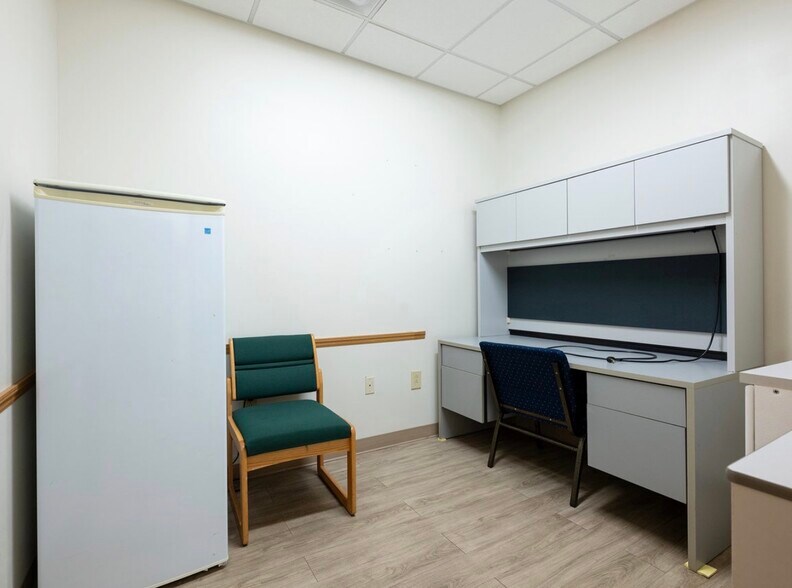 More Photos Of 129 7th Ave, Charleston Office For Sale