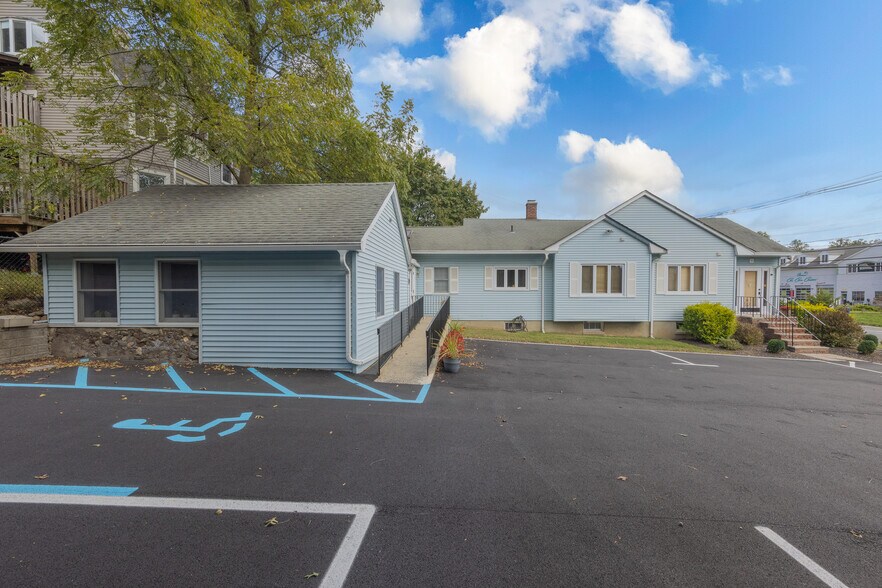 More Photos Of 189 S Pearl St, Pearl River Medical For Sale