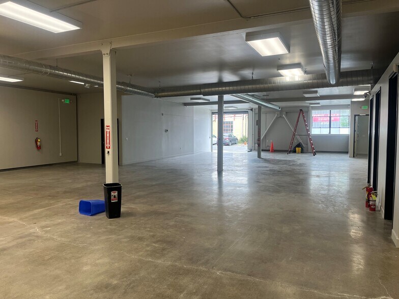 More Photos Of 2908 Chapman St, Oakland Flex For Lease