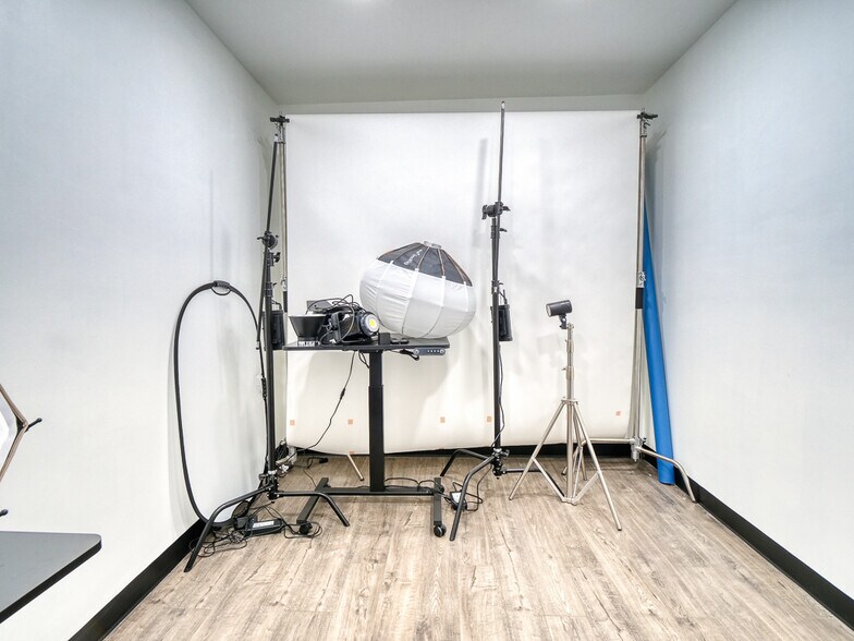 More Photos Of 10850 Pearl Rd, Strongsville Office For Sale