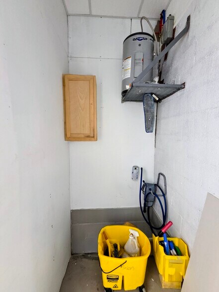 More Photos Of 211 SW Texas Ave, Lawton Warehouse For Sale