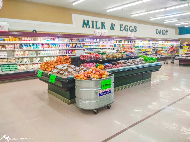 More Photos Of 15 W Ashland St, Andrews Supermarket For Sale