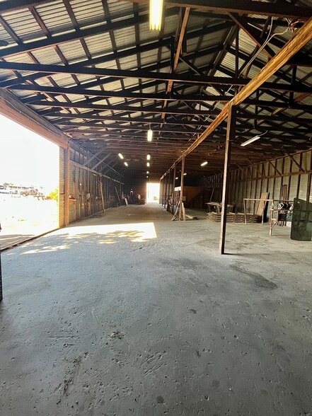 More Photos Of 7613 Greenswarth Ln, Houston Warehouse For Sale