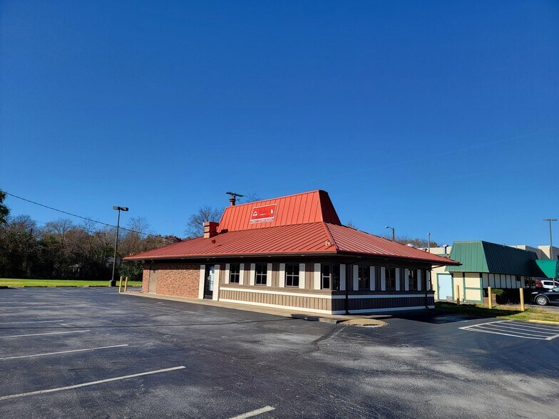 More Photos Of 2917 Fort Campbell Blvd, Hopkinsville Freestanding For Sale
