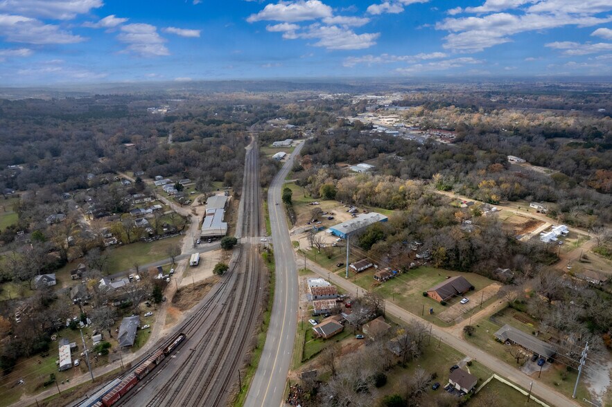 More Photos Of 1203 W Oak St, Palestine Industrial For Sale