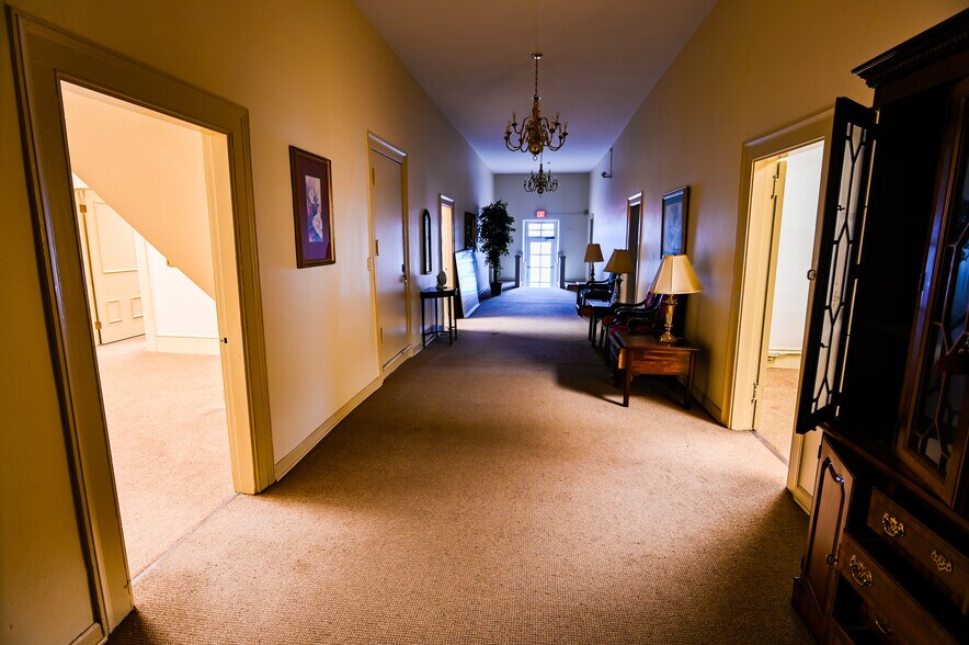 More Photos Of 1134 Clark St, Covington Bank For Lease