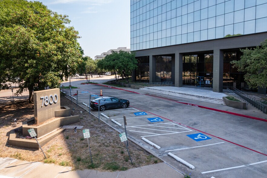 More Photos Of 7800 N Stemmons Fwy, Dallas Office For Sale