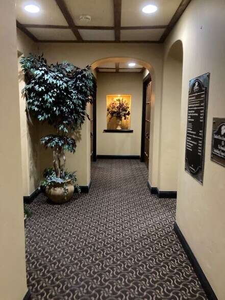 More Photos Of 1531 E Bradford Pky, Springfield Medical For Sale