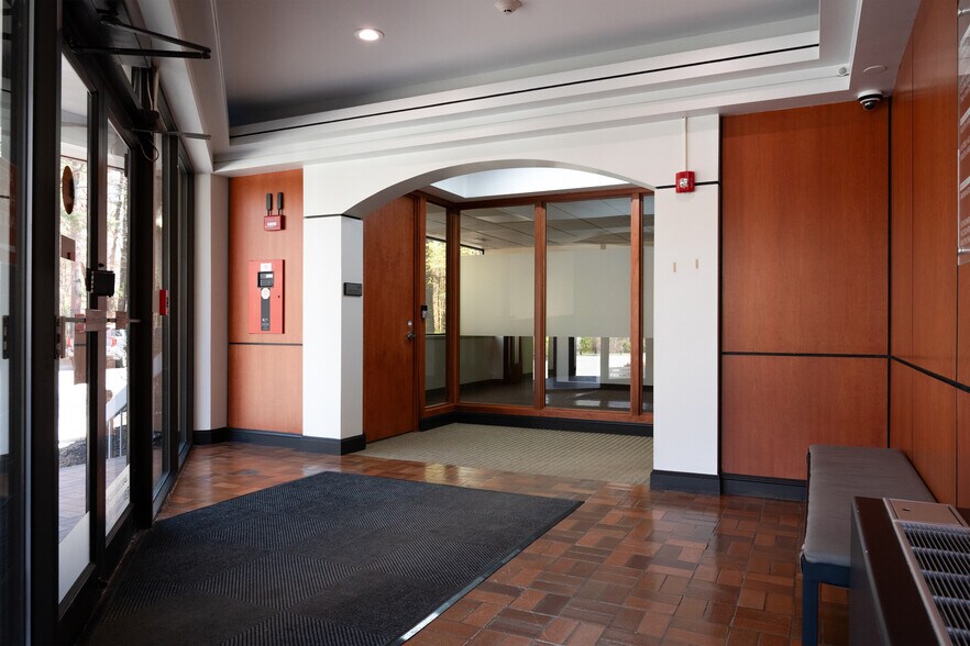 More Photos Of 200 Cordwainer Dr, Norwell Office For Lease