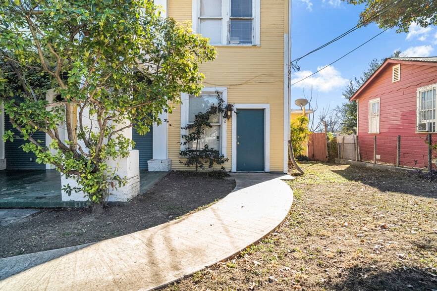 More Photos Of 1110 W Ashby Pl, San Antonio Apartments For Sale