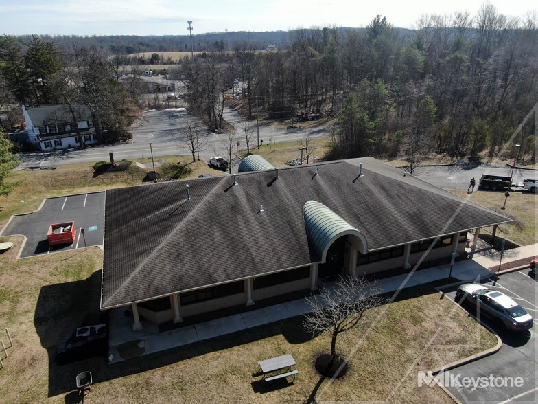 More Photos Of 2433 Morgantown Rd, Reading Office For Lease