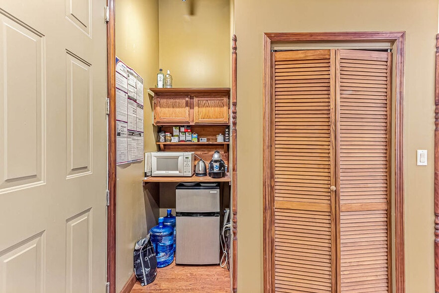 More Photos Of 824 W Superior St, Chicago Office Residential For Sale