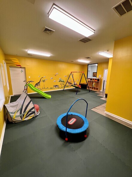 More Photos Of 8607-8609 2nd Ave, Silver Spring Medical For Sale