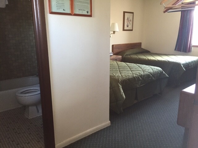 More Photos Of 100 Silver St, Hurley Hotel For Sale