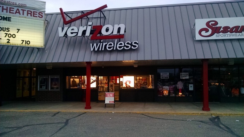 More Photos Of 300-499 Downtowner Plz, Coshocton General Retail For Sale