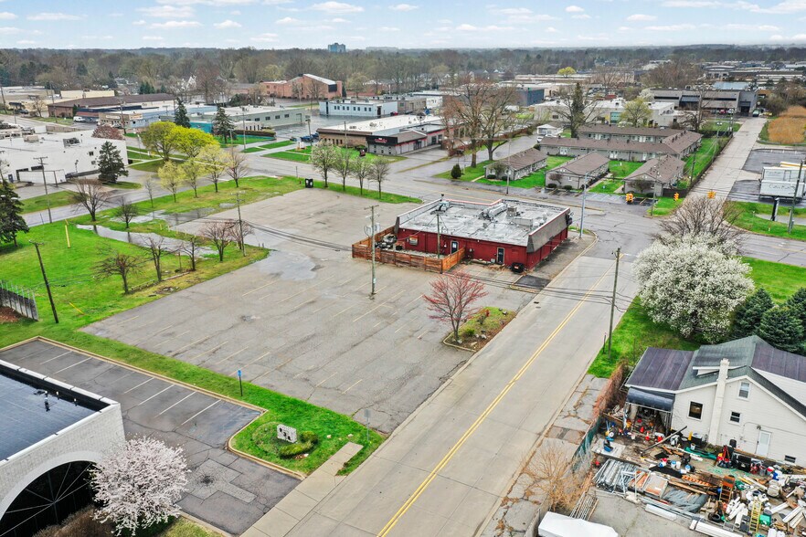 More Photos Of 1090 Rochester Rd, Troy Restaurant For Sale