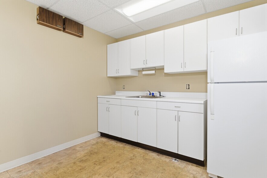 More Photos Of 352 Park Ave, Woonsocket Office For Sale