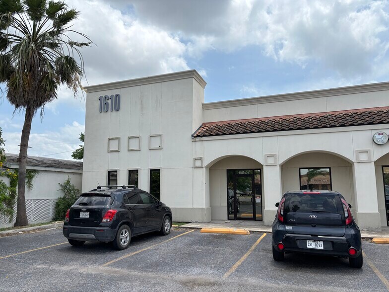 More Photos Of 1610 E Tyler St, Harlingen Unknown For Lease
