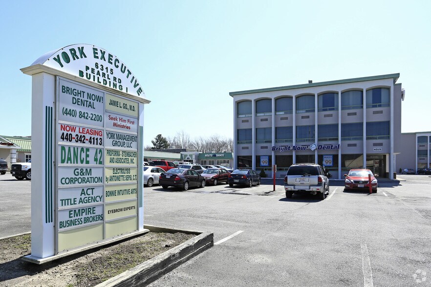 More Photos Of 6315 Pearl Rd, Parma Heights Medical For Lease