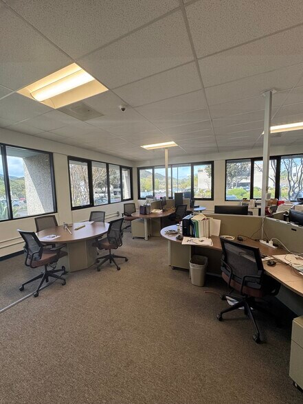 More Photos Of 5142 Clareton Dr, Agoura Hills Distribution For Lease