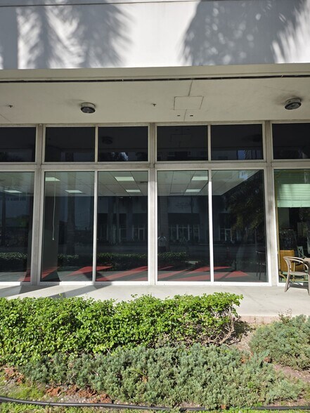 More Photos Of 2200 Biscayne Blvd, Miami Loft Creative Space For Lease