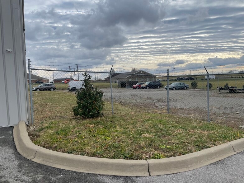 More Photos Of 85 Breighton Blvd, Shelbyville Freestanding For Sale