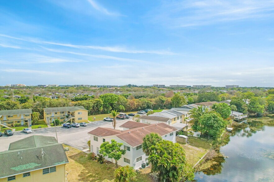 More Photos Of 461 Sunshine Dr, Coconut Creek Apartments For Sale