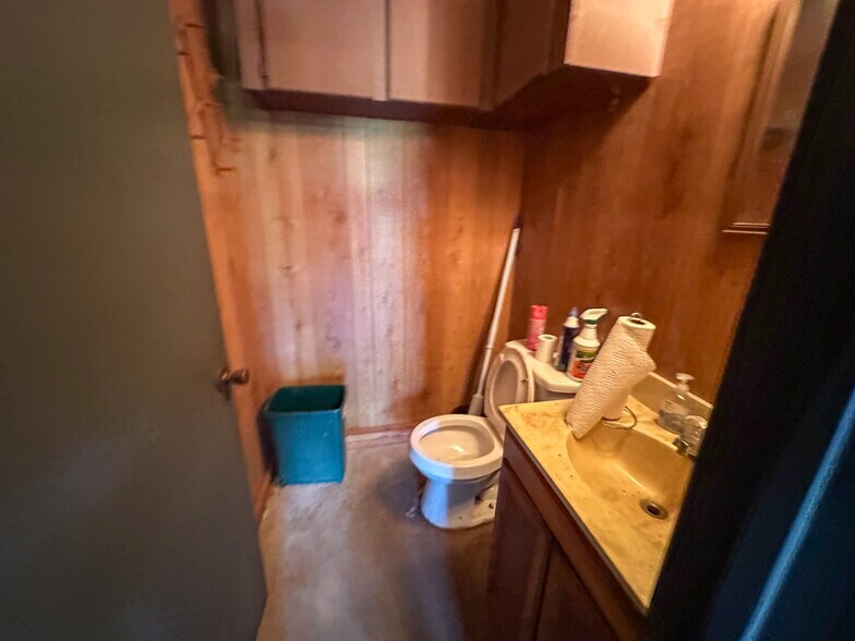 More Photos Of 4133 Loop 343, Rusk Manufacturing For Sale