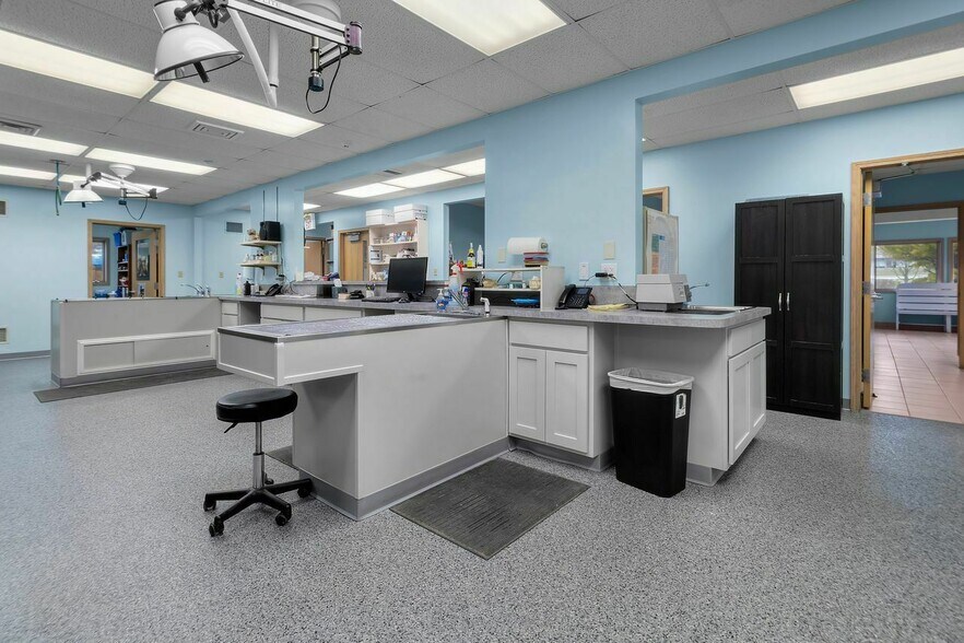 More Photos Of 150 Mensa Dr, Noblesville Office For Sale