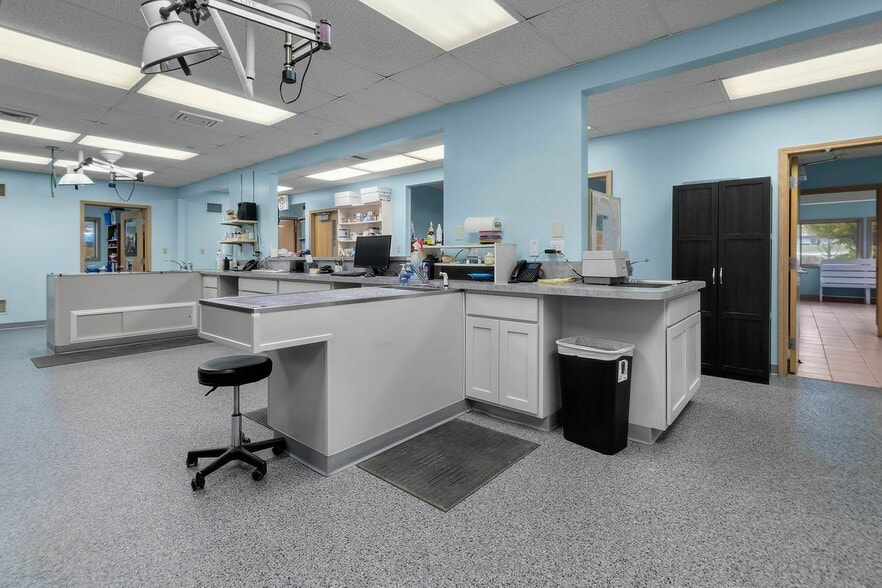 More Photos Of 150 Mensa Dr, Noblesville Office For Sale