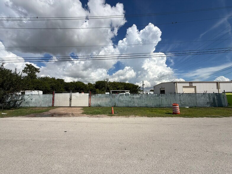 More Photos Of 201 N 16th St, La Porte Industrial For Sale