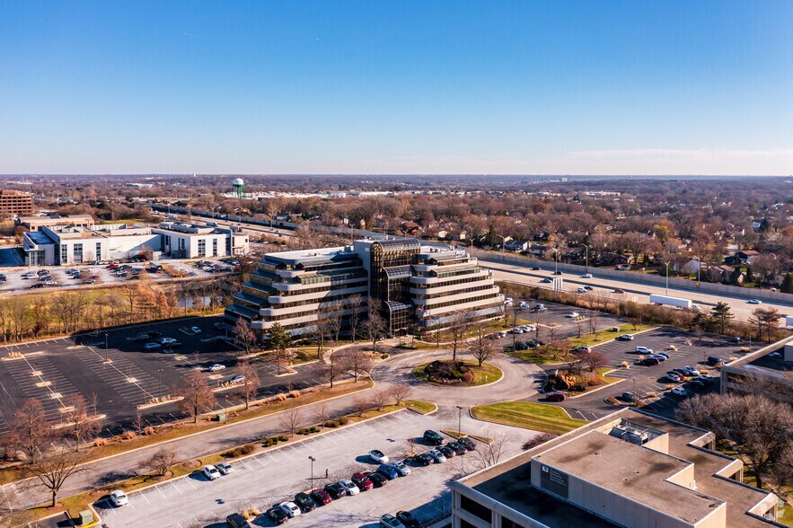 More Photos Of 4343 Commerce Ct, Lisle Office For Lease