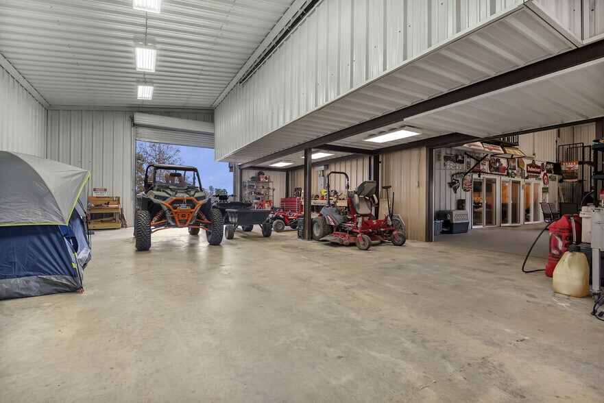 More Photos Of 111 Cypress Bay dr, Milam Specialty For Sale