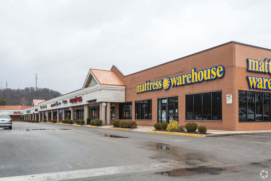 More Photos Of 2 River Walk Mall, Charleston Unknown For Lease