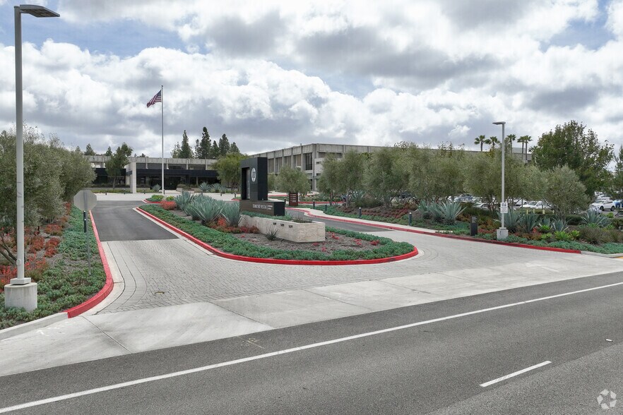 More Photos Of 16399 W Bernardo Dr, San Diego Research And Development For Lease