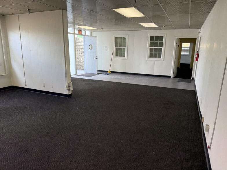 More Photos Of 2300 E Curry St, Long Beach Warehouse For Lease