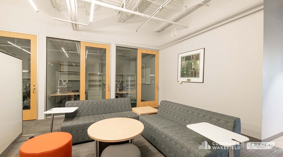 More Photos Of 5990 W Creek Rd, Independence Office Residential For Lease