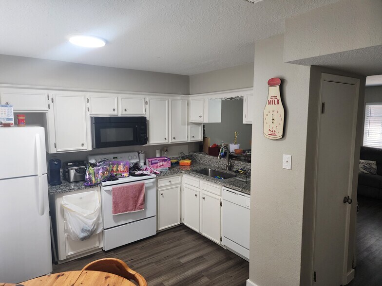 More Photos Of 517 5th St, Humble Apartments For Sale
