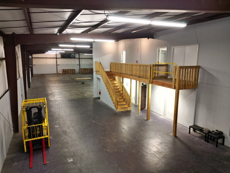 More Photos Of 104 Liberty Center Pl, Saint Augustine Warehouse For Lease